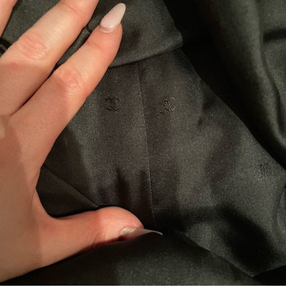 CHANEL BLACK AND WHITE SATIN DRESS - Picture 10 of 12